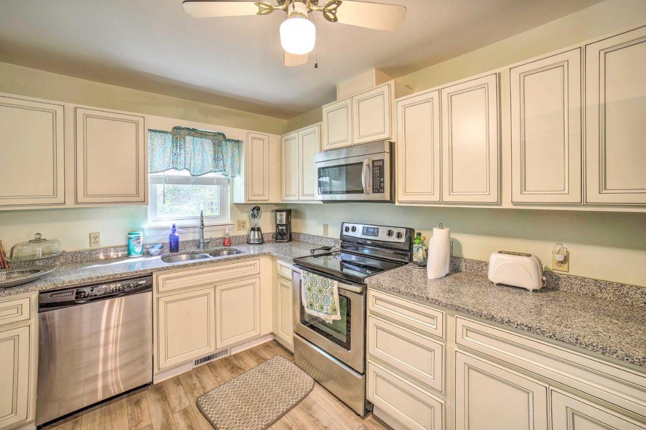 Oak Island Home With Yard Less Than 1 Mi To The Beach! Экстерьер фото